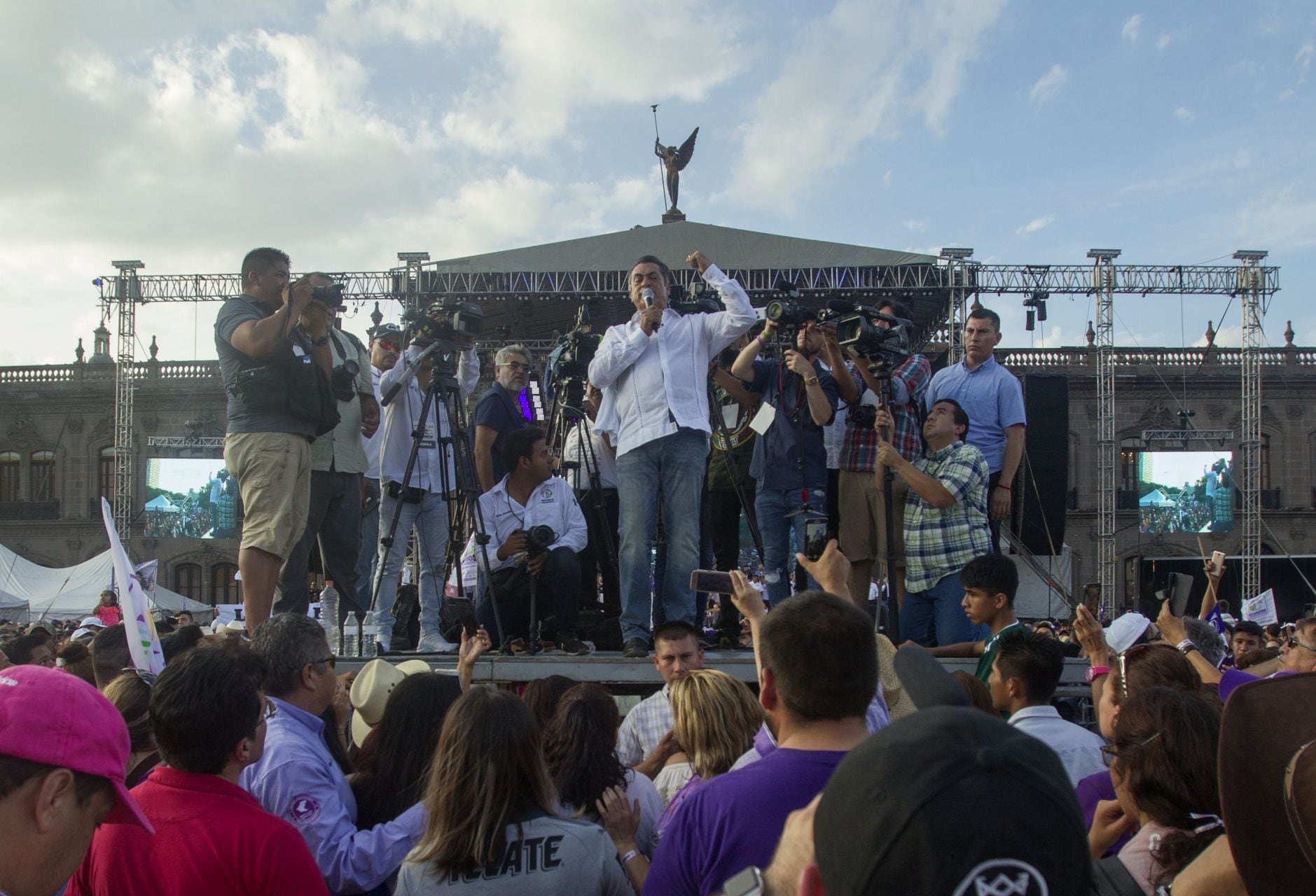 "El Bronco" realizó su cierre de campaña en la Macroplaza en Monterrey en 2018