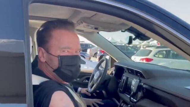 Arnold Schwarzenegger se vacuna contra el Covid-19