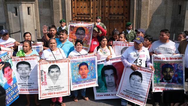 Familias de los 43 estudiantes de Ayotzinapa.