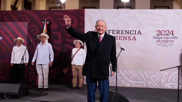 AMLO se despide de Palacio Nacional