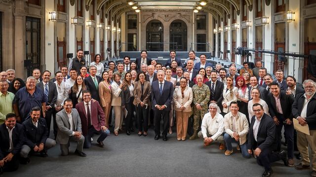 Julio Menchaca en reunión con AMLO