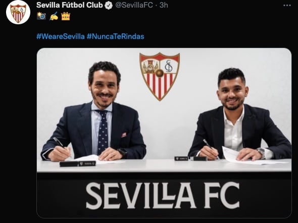 Tecatito Corona ya fue presentado como jugador del Sevilla FC