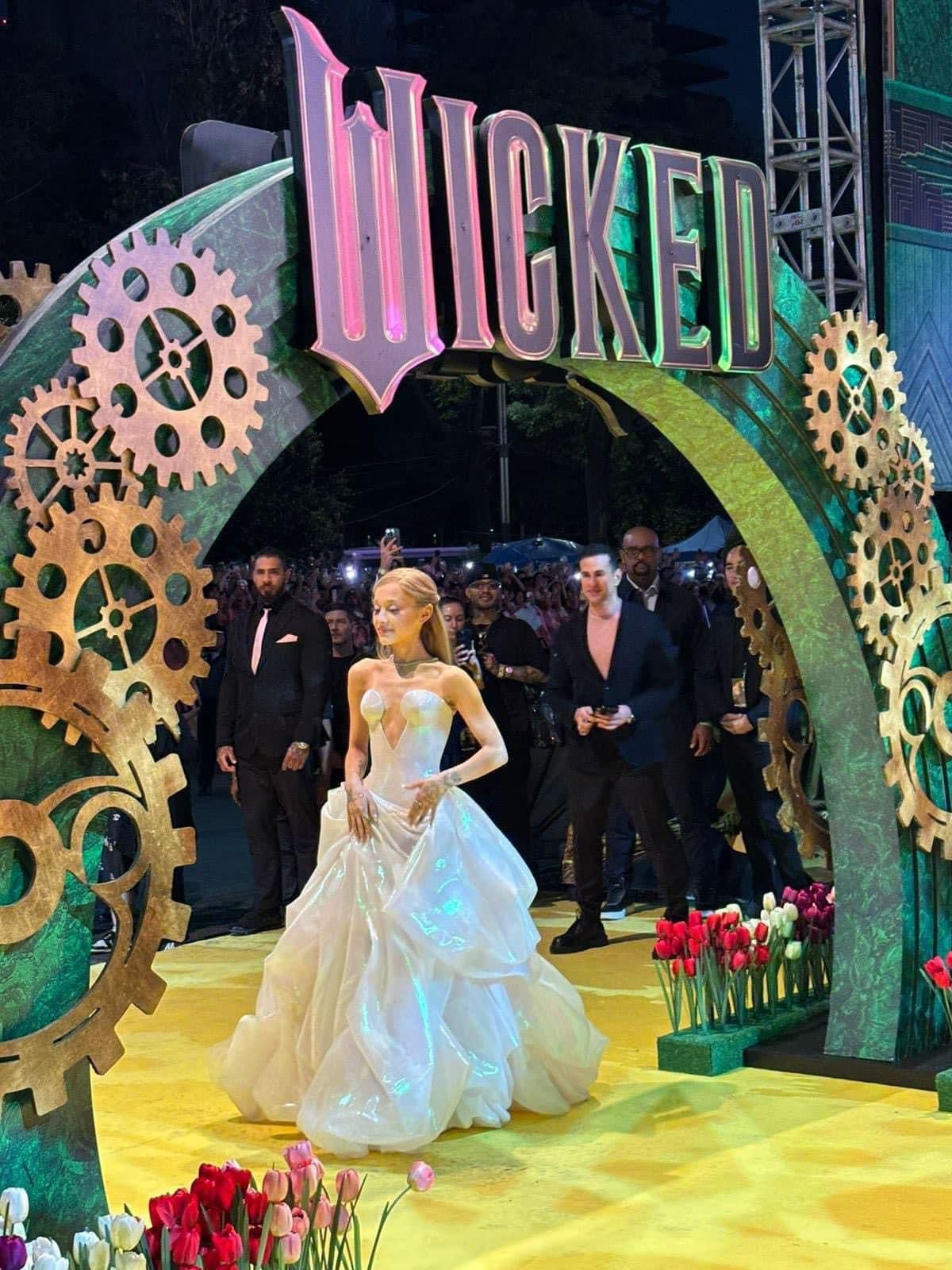 Ariana Grande en la premier de Wicked en México
