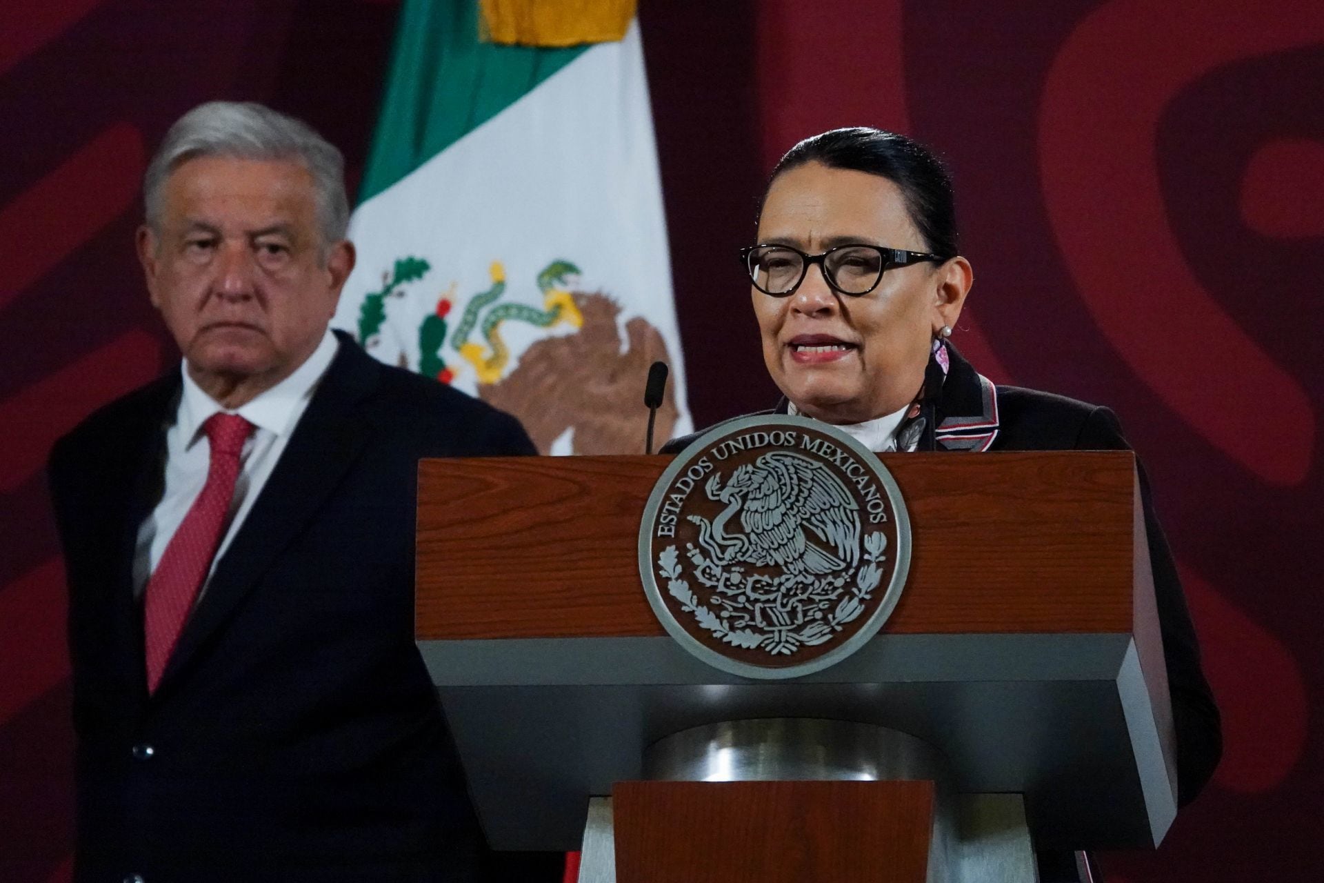 Rosa Icela Rodríguez con AMLO en la presentación de resultados de la estrategia de seguridad