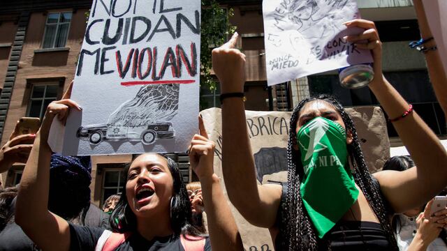 Marcha para exigir justicia por casos de violación por parte de policías.