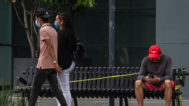 Personas en la Alameda Central de la CDMX.