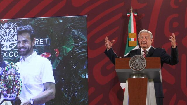 AMLO y Eugenio Derbez