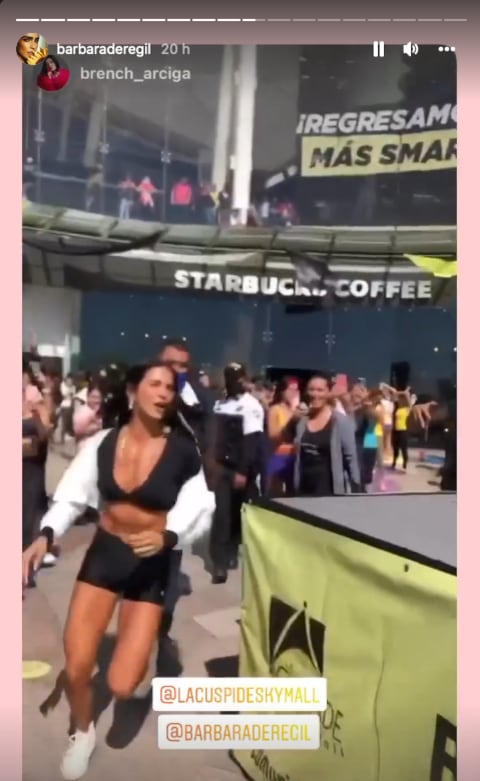Bárbara de Regil imita a Luis Miguel en la clase motivacional.