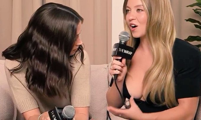 La mirada de Ana de Armas al pecho de Sydney Sweeney que no pudo evitar (VIDEO)