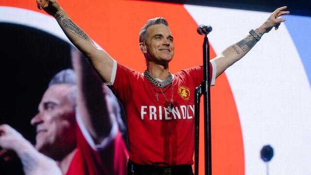 Robbie Williams la rompe en Tecate Emblema, pero una ex le dedica una canción un día antes