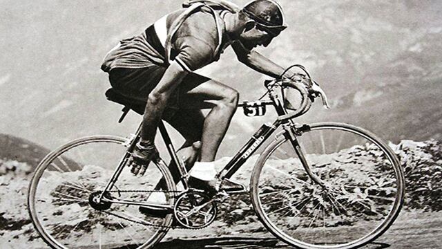 En la imagen, Gino Bartali. Los niños que andan en bici cada domingo en Paseo de la Reforma aspiran a ser campeones, como Bartali, sí. ¿Tiene caso que la grilla les eche a perder el entrenamiento?