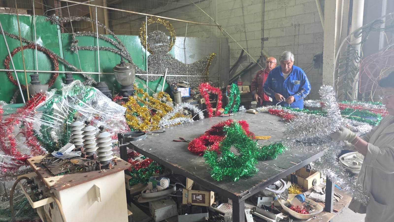 Ricardo Moreno enciende fiestas patrias con adornos en Toluca