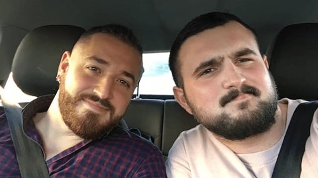 A la izquierda Carlos Peralta, nadador olímpico.