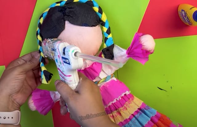 Muñeca Lele de papel crepé: Paso a paso del centro de mesa para las ...