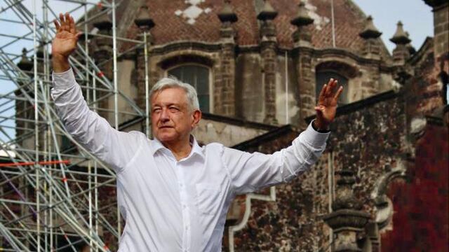 AMLO en el Zócalo tras la marcha del 27 de noviembre.