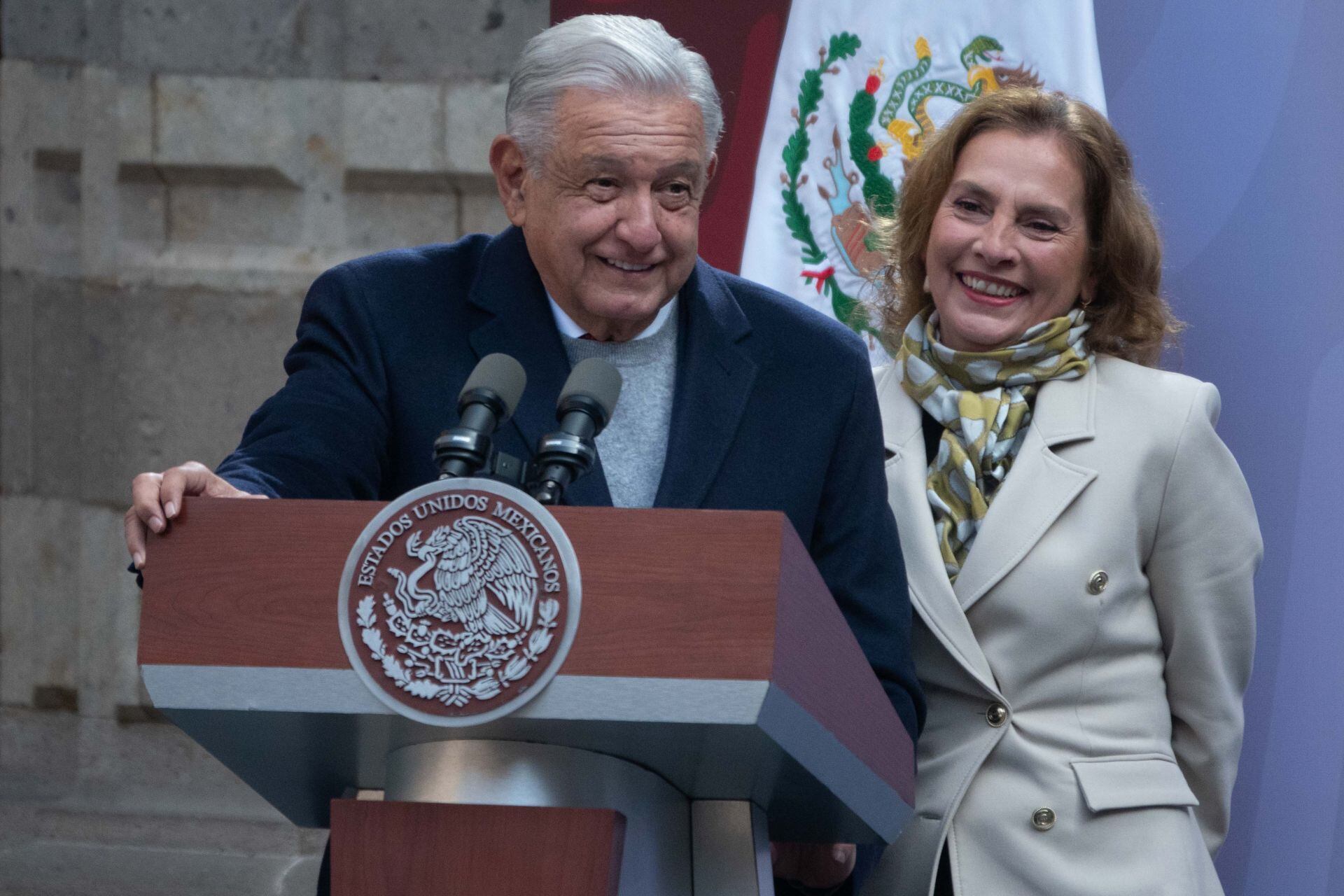 AMLO y Beatriz Gutiérrez