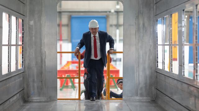 AMLO en fábrica de Bombardier