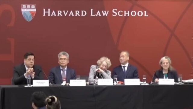 Reforma al Poder Judicial desata risas durante evento en Harvard