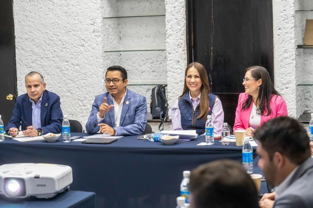 Libia Dennise se reunió con alcaldes de Guanajuato