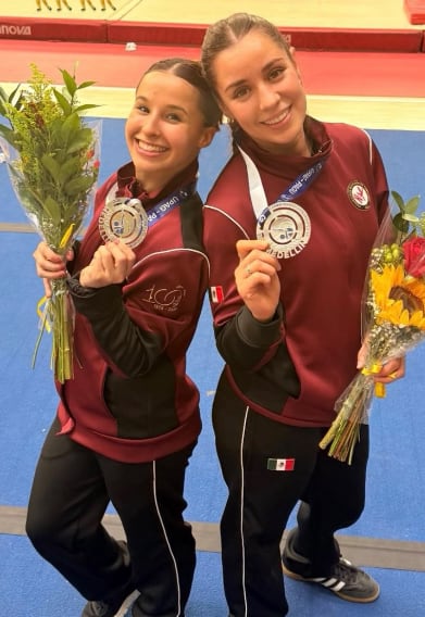 Las gimnastas Dafne Navarro y Patricia Núñez ganaron la prueba sincronizada femenil de trampolín.
