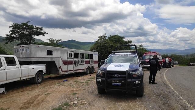 Remolque con migrantes en Querétaro