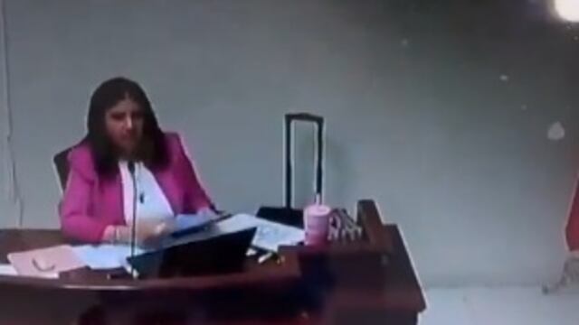 Jueza de Ciudad Juárez amenaza con multa por muecas