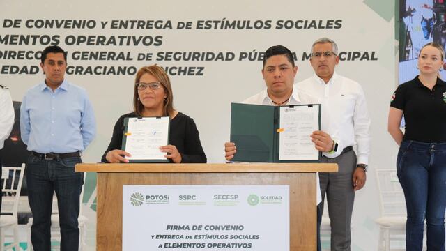 Ricardo Gallardo entrega de estímulos a policías de Soledad