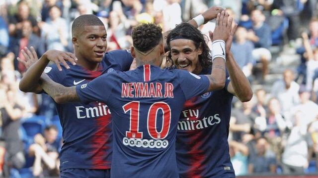 Mbappé junto a Cavani y Neymar.