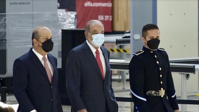 Carlos Slim en el AIFA