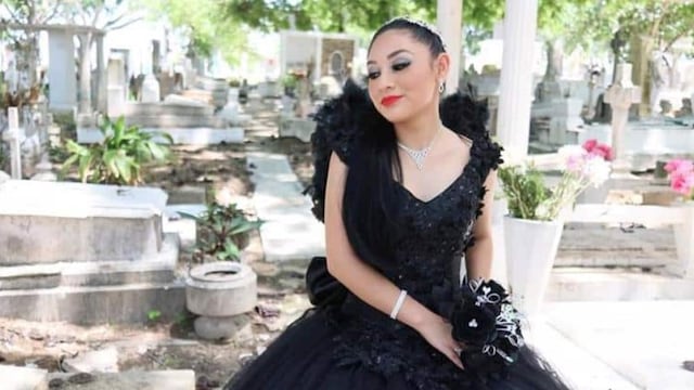 Quinceañera con vestido negro
