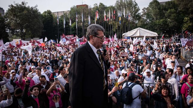 Ricardo Monreal, aspirante a la candidatura presidencial por parte de Morena, ofreció hoy a sus simpatizantes una asamblea informativa en la Plaza de las Tres Culturas