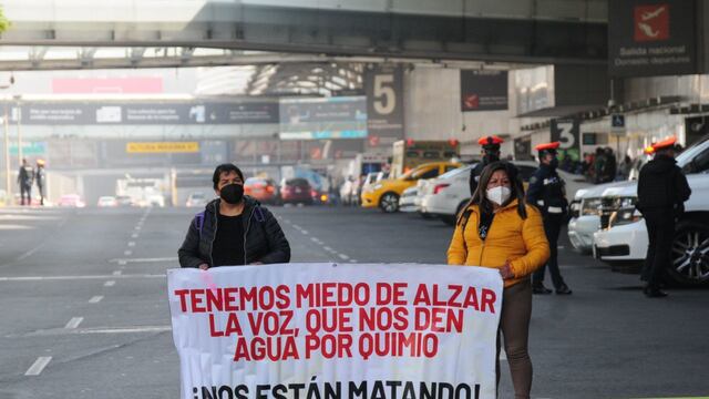Padres de niños con cáncer cerraron la entrada al AICM para exigir medicamentos