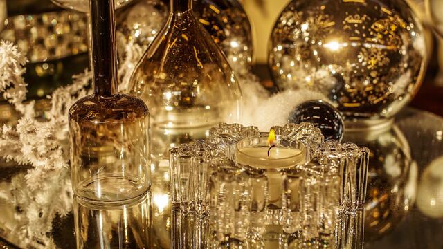 Precio del oro va a la baja