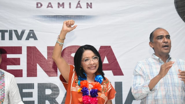 Esthela Damián encabeza asamblea en la colonia Electricista de Acapulco.