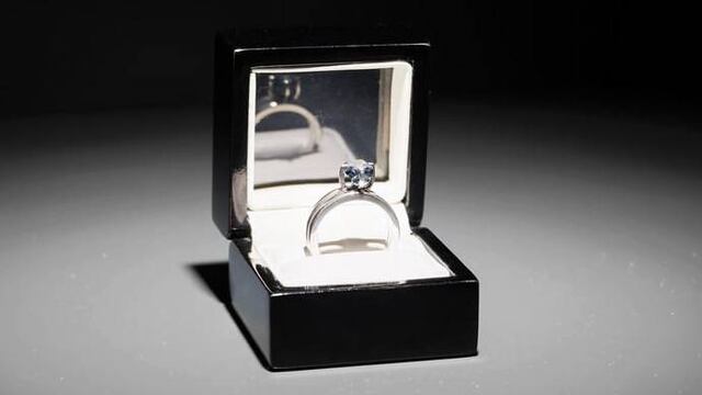 Cenizas de Barragán convertidas en diamante. Descontento.