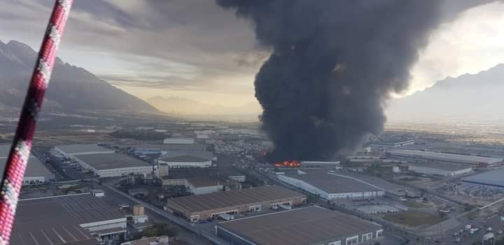 Incendio en Santa Catarina /@PC_NuevoLeon
