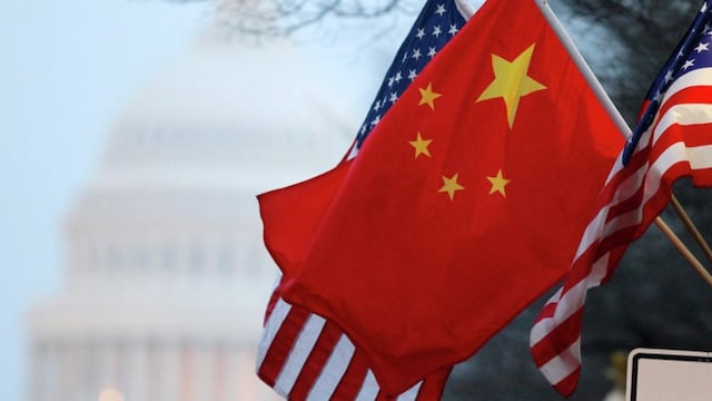 Banderas de Estados Unidos y China