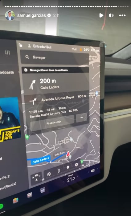 Samuel García le presta a Marcelo Ebrard el Tesla de Mariana Rodríguez para paseo mañanero