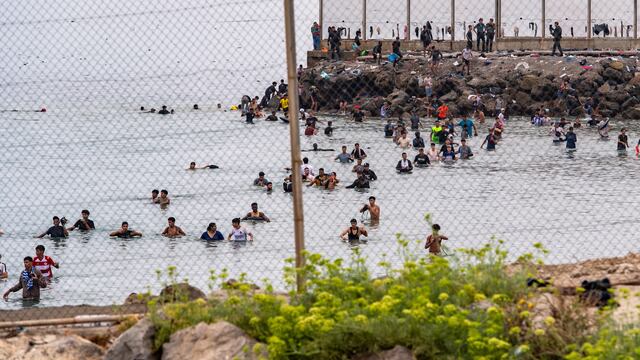 100 mil personas buscarían cruzar a Ceuta, estiman organizaciones de Marruecos