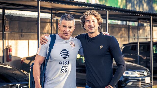 Guillermo Ochoa se reencontró con viejos conocidos como el mítico Alfredo Tena
