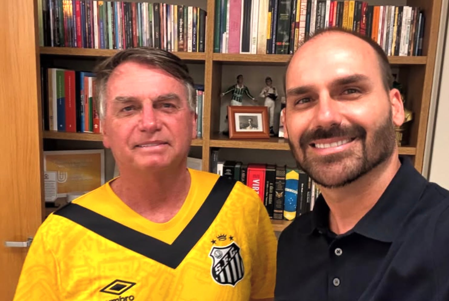 Eduardo Bolsonaro y Jair Bolsonaro