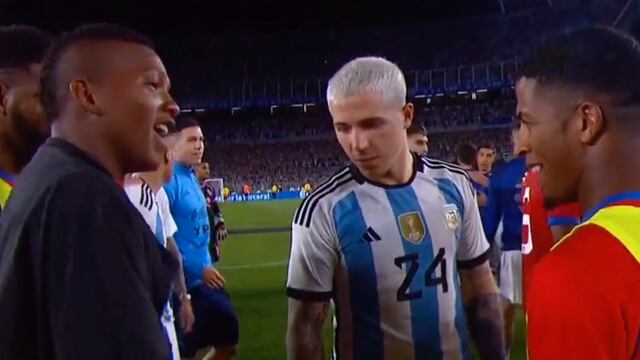 Jugadores Panamá echan piedra, papel o tijera