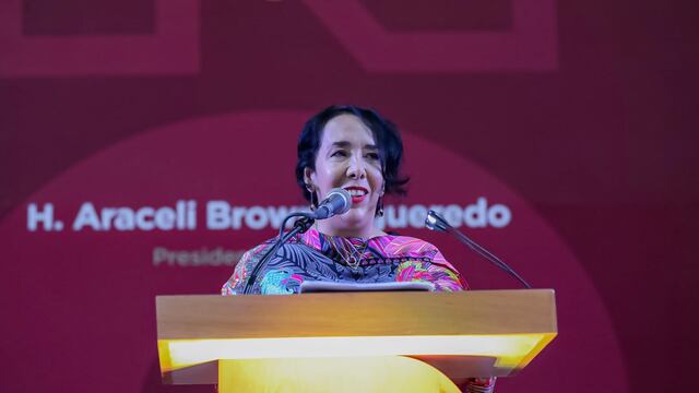 Alcaldesa de Rosarito hace entrada con Marcha Imperial de Star Wars