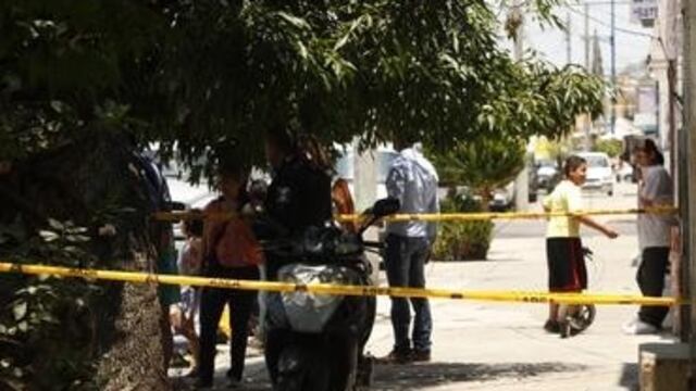 (@SexenioMX) Fuera de la casa del periodista, la zona se encontraba acordonada tras el asesinato