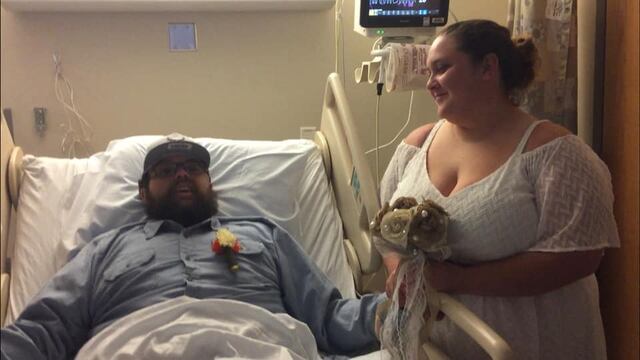 Timothy Berty el día de su boda, luego de haber entrado a cirugía cerebral.