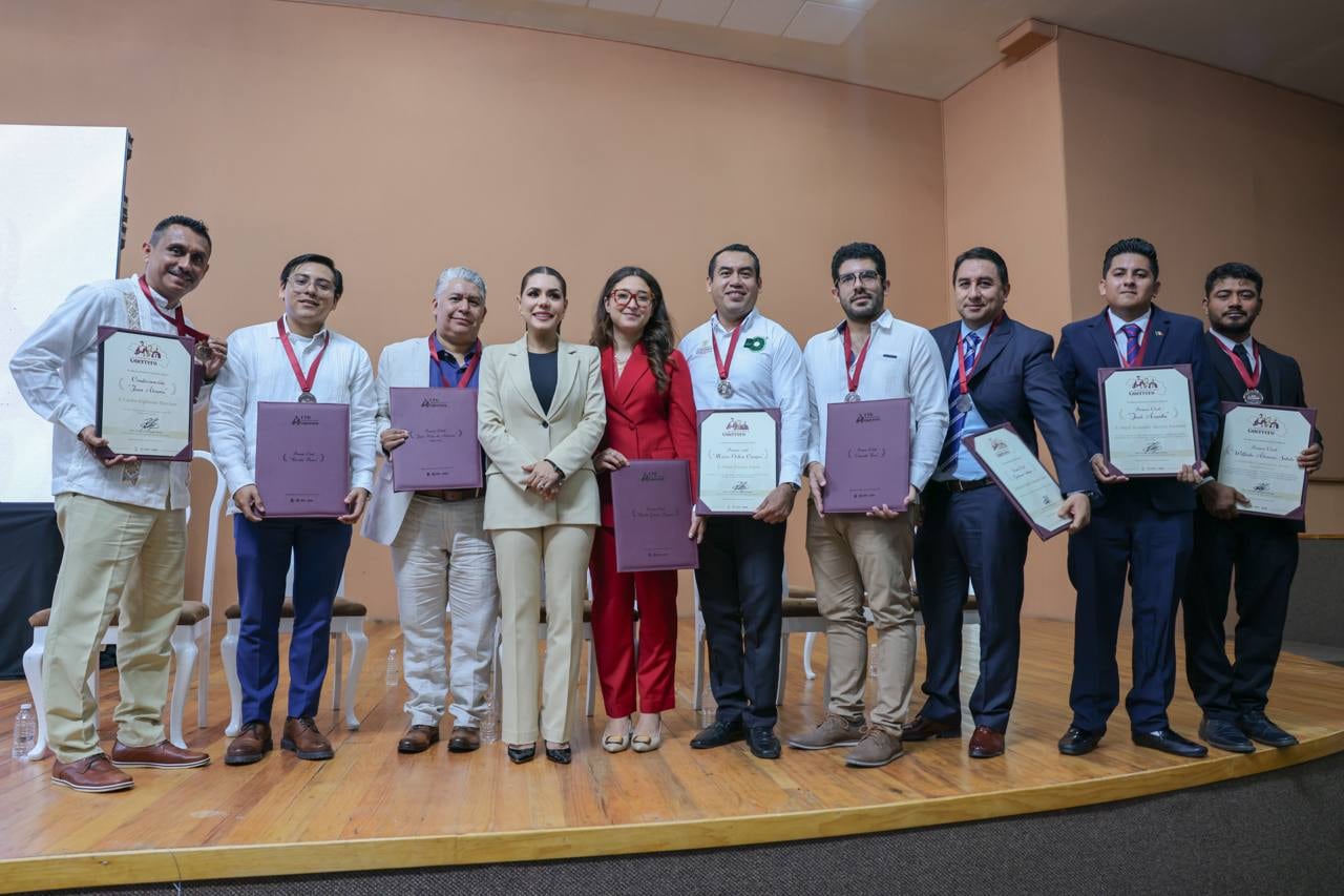Evelyn Salgado entrega condecoraciones y premios al Mérito Civil 2025.