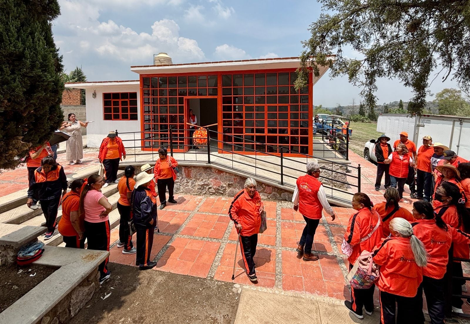 María de los Ángeles Zuppa entrega centros de atención para adultos mayores