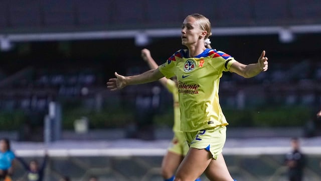 Sarah Luebbert marcó doblete en el Estadio Azteca.