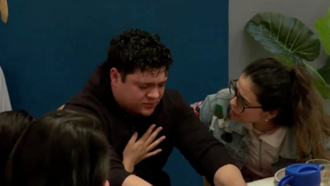 Eduardo Meza, alumno de La Academia 2024 rompe en llanto tras estar lejos de su familia