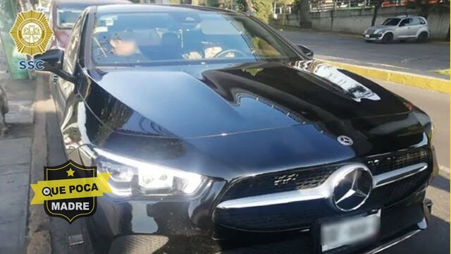 Mercedes Benz que invadió el carril del Metrobús en la CDMX